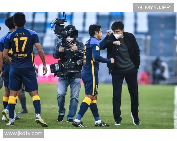 广州与深圳足球队赛后分析意识碰撞与战术反思